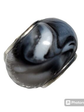 Black & White Swirl Glass Bead